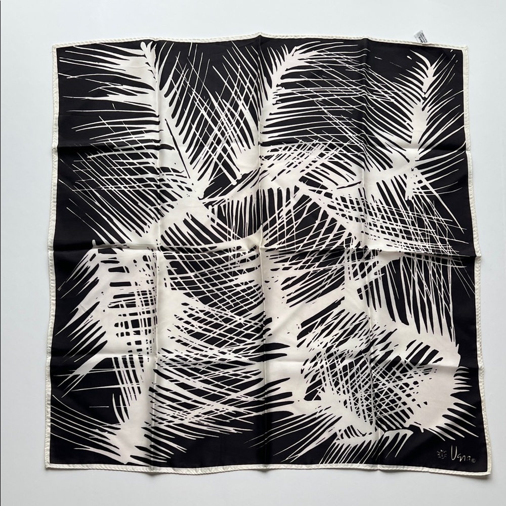 Vintage Vera Neumann square Acetate Scarf
Ladybug black / white handrolled